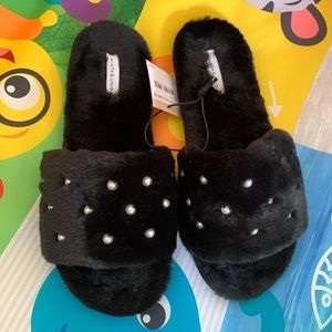 Lady's plush slippers black Pearl 7.5-8.5
